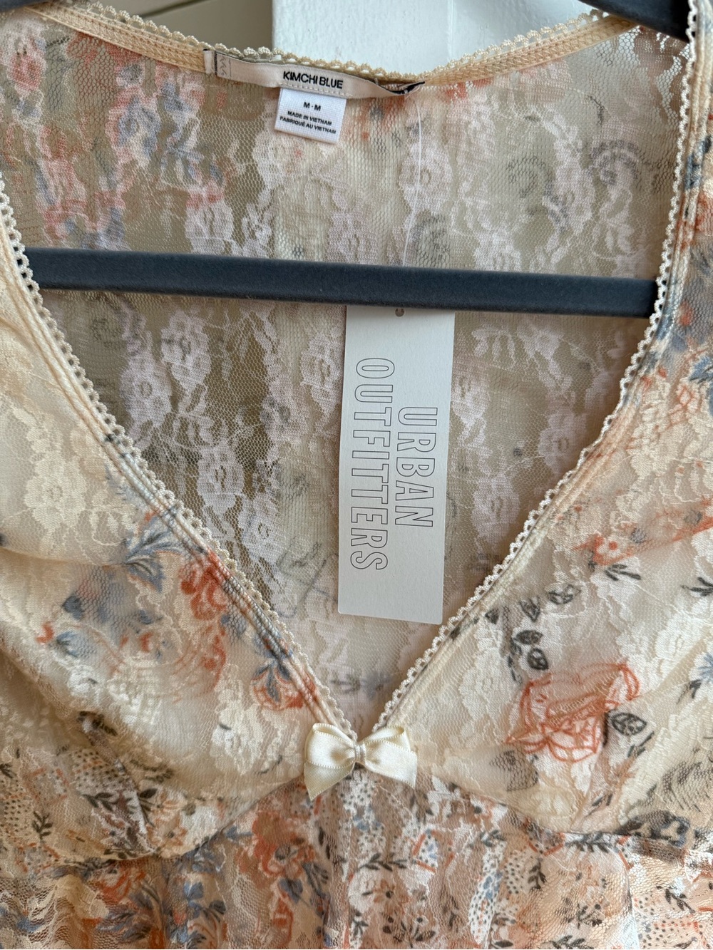 Kimchi Blue NWT Cream Floral Lace Babydoll Top urban outfitters - Picture 4 of 4